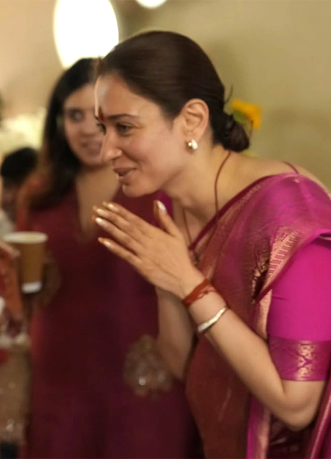 Tamannaah_20Bhatia_20Performs_20Linga_20Bhairavi_20Devi_20Punya_20Pooja_20At_20Her_20Residence__20_289_29.jpg 9