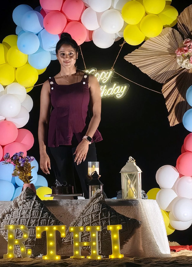 keerthi_20bhat_20_2811_29.jpg 11