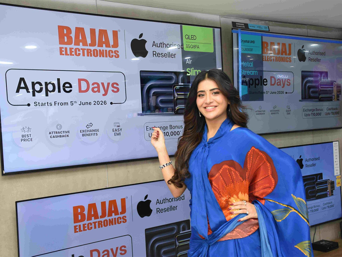 Beautiful_20Actress_20Rashi_20Singh_20creates_20a_20Buzz_20in_20Panjagutta__20_2810_29.jpg 10