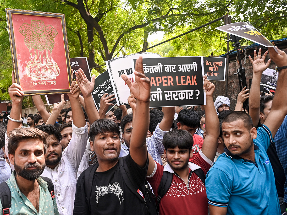 New_20Delhi_20_20Cockroach_20Janta_20Party_20at_20the_20Jantar_20Mantar__20_2811_29_0.jpg 10