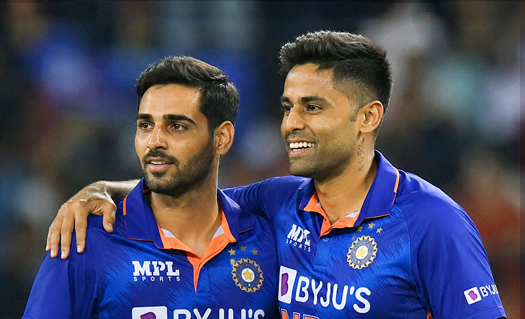 Bhuvneshwar-kumar-and-Surya-kumar-yadav.jpg