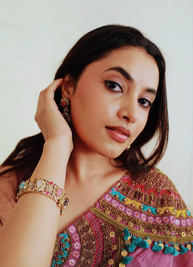 Priyanka_20Mohan_20_2810_29.jpg 10