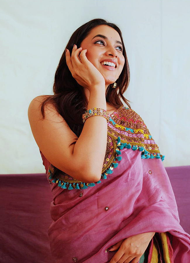 Priyanka_20Mohan_20_2812_29.jpg 12