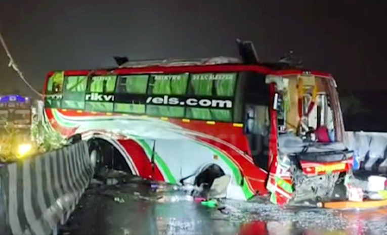 bus-accident-at-khammam-district.jpg