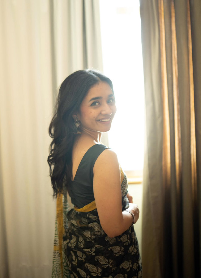 Anishma_20Anilkumar_20_2811_29.jpg 11