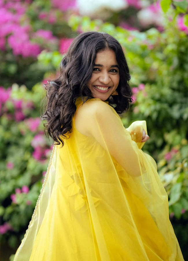 Anishma_20Anilkumar_20_284_29.jpg 4