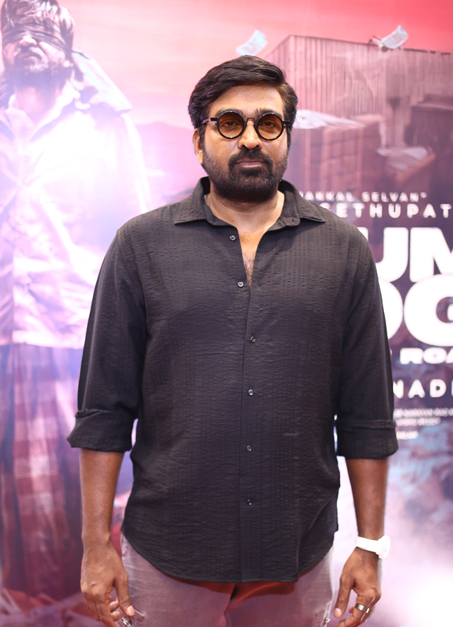 SlumDog_2033_20Temple_20Road_20Teaser_20Launch_20Event_20HD_20Photos__20_2817_29.jpg 17
