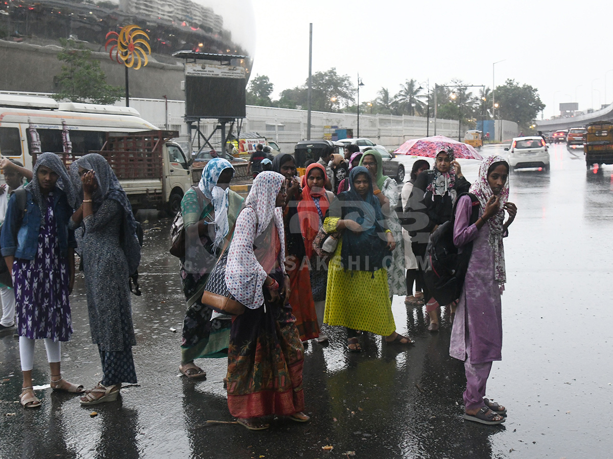Today_20Heavy_20Rains_20In_20Hyderabad_20HD_20Photos__20_2817_29.jpg 15
