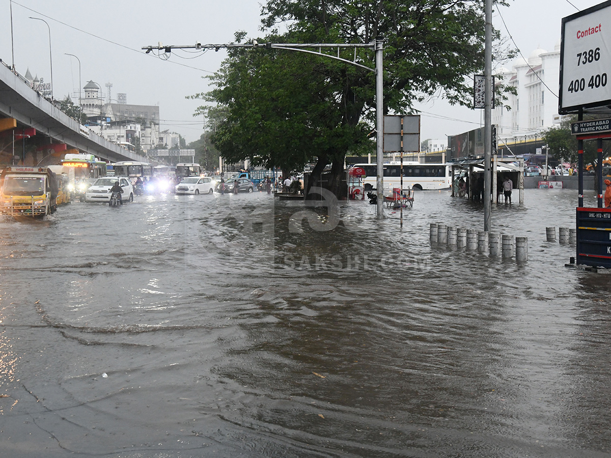 Today_20Heavy_20Rains_20In_20Hyderabad_20HD_20Photos__20_2818_29.jpg 16