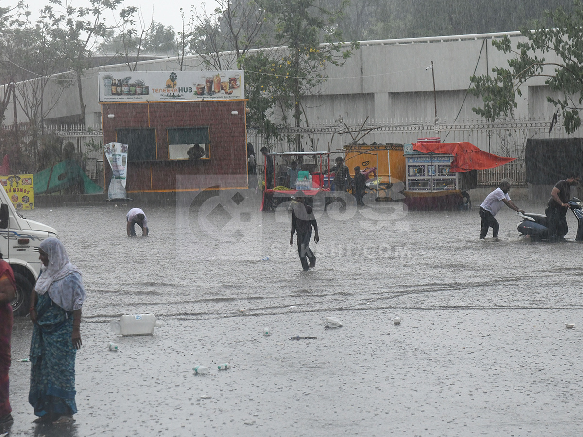 Today_20Heavy_20Rains_20In_20Hyderabad_20HD_20Photos__20_2823_29.jpg 21