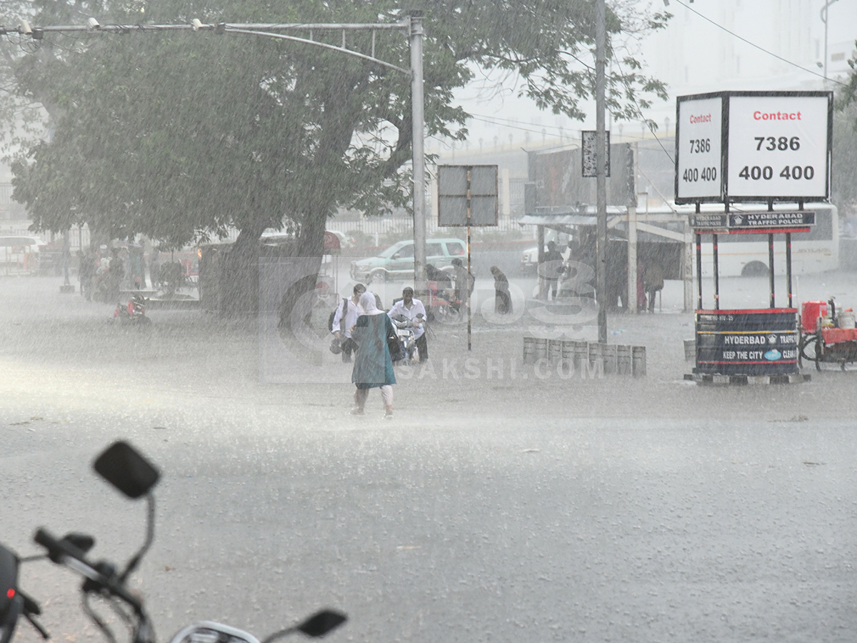 Today_20Heavy_20Rains_20In_20Hyderabad_20HD_20Photos__20_2827_29.jpg 25