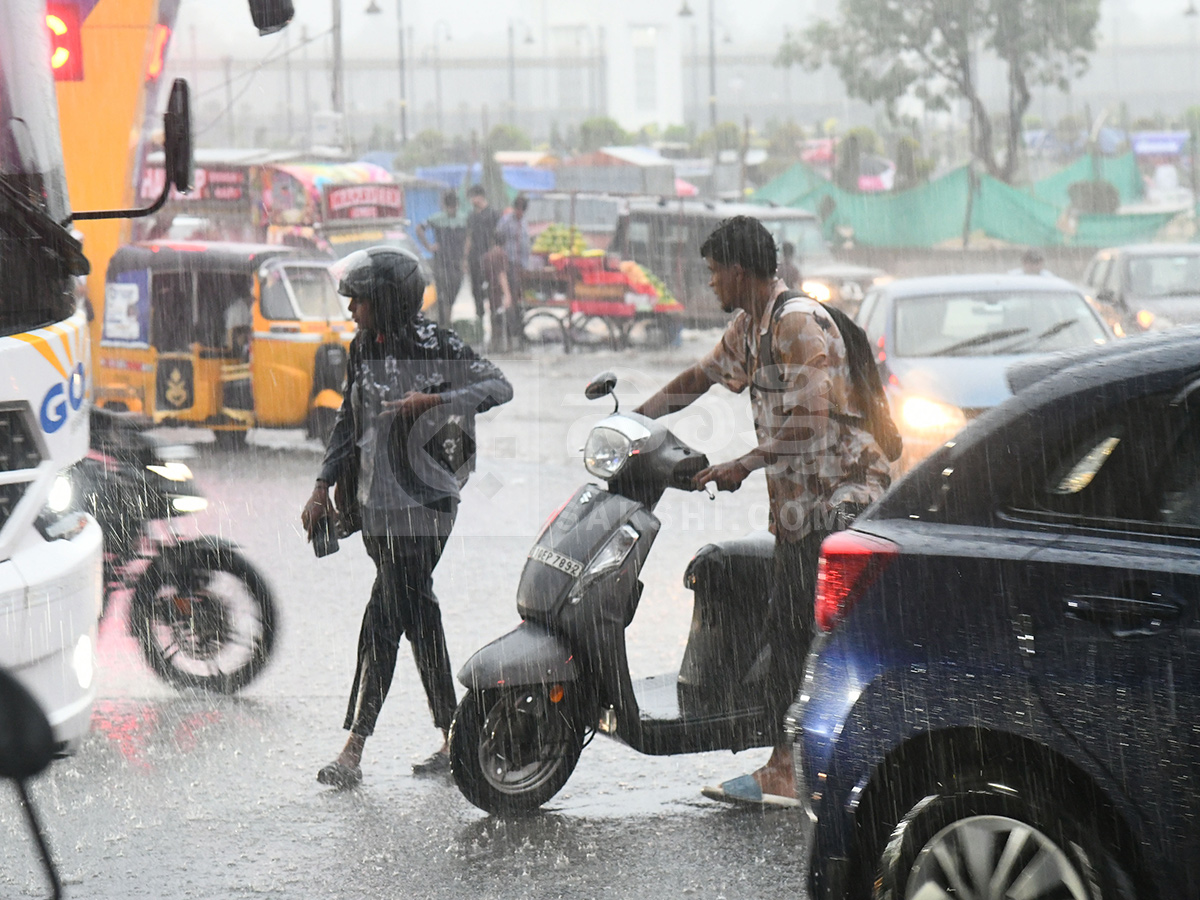 Today_20Heavy_20Rains_20In_20Hyderabad_20HD_20Photos__20_2829_29.jpg 27