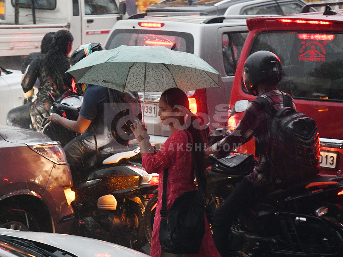 Today_20Heavy_20Rains_20In_20Hyderabad_20HD_20Photos__20_286_29_0.jpg 4