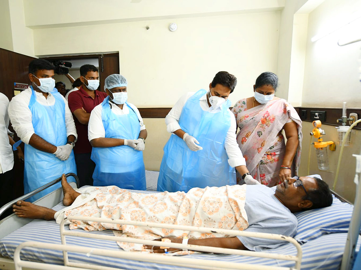 YS_20Jagan_20consoles_20victims_20_282_29.jpg 2
