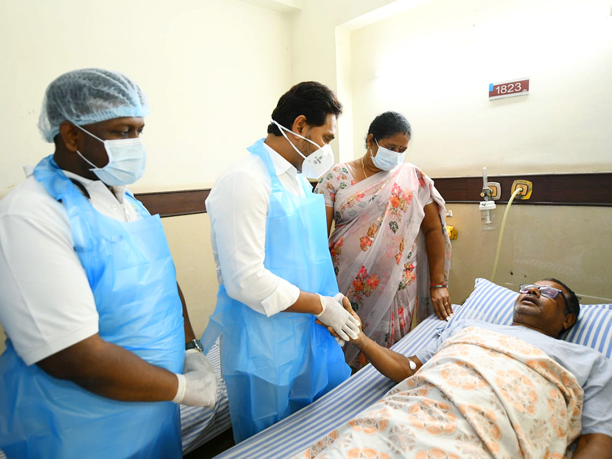 YS_20Jagan_20consoles_20victims_20_283_29.jpg 3