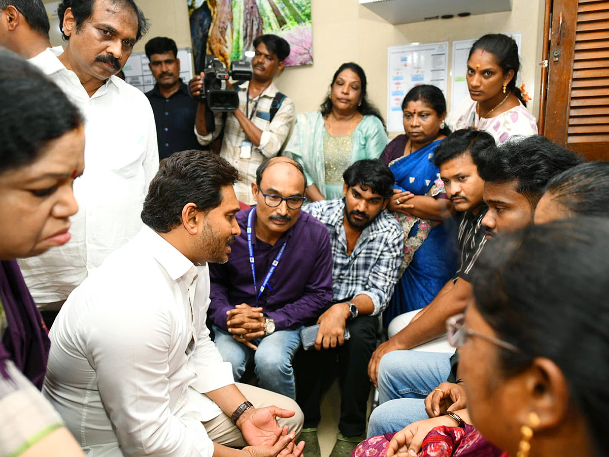 YS_20Jagan_20consoles_20victims_20_286_29.jpg 6