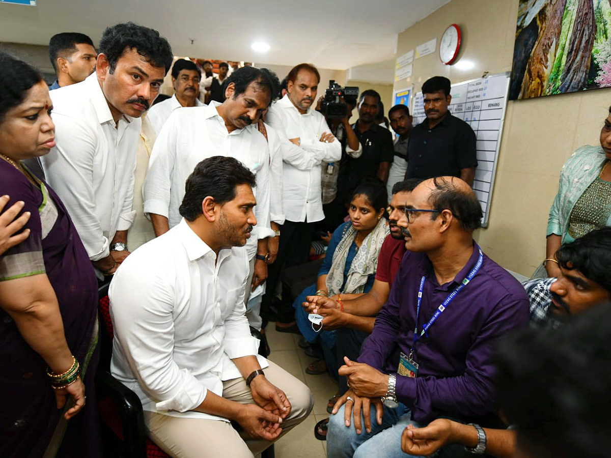 YS_20Jagan_20consoles_20victims_20_288_29.jpg 8