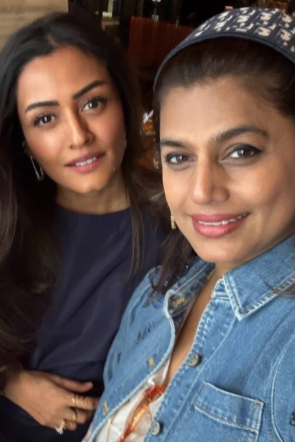 Namrata_20shirodkar_20shares_20beautiful_20Pictures_20With_20Friend_20Birthday_20celebrations_20Party_20Photos_20_284_29.jpg 5