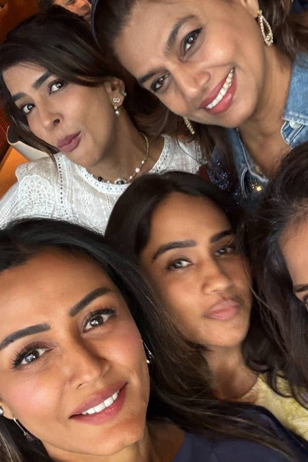 Namrata_20shirodkar_20shares_20beautiful_20Pictures_20With_20Friend_20Birthday_20celebrations_20Party_20Photos_20_288_29.jpg 9