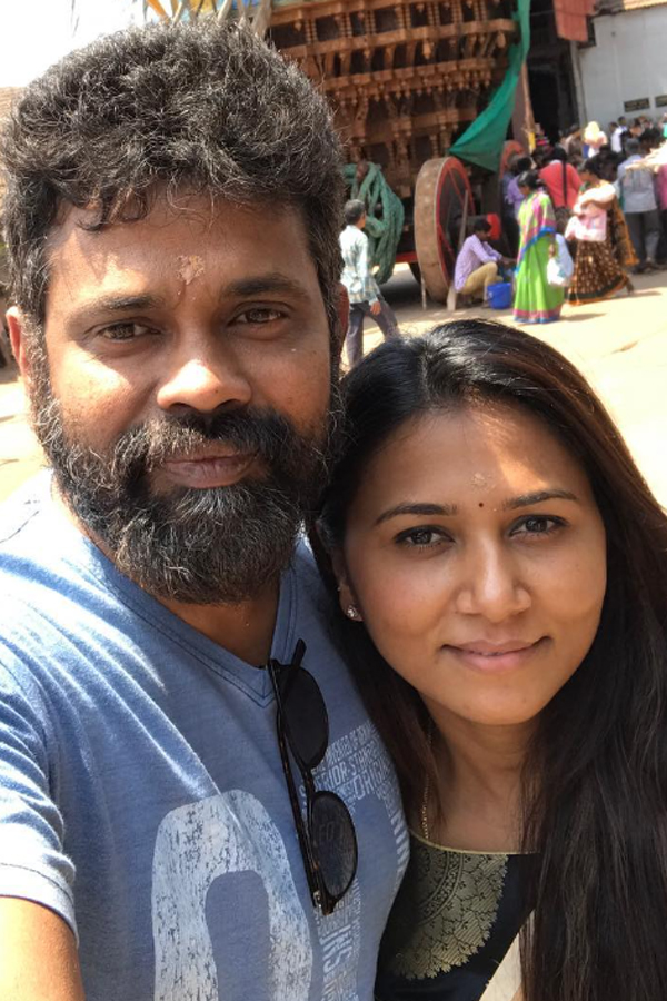 Director_20Sukumar_20And_20His_20Wife_20Thabitha_20Wedding_20Anniversary_20Special_20Photos_20_2810_29.jpg 11