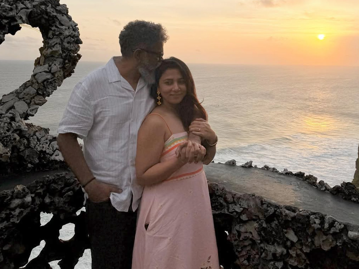 Director_20Sukumar_20And_20His_20Wife_20Thabitha_20Wedding_20Anniversary_20Special_20Photos_20_281_29.jpg 2