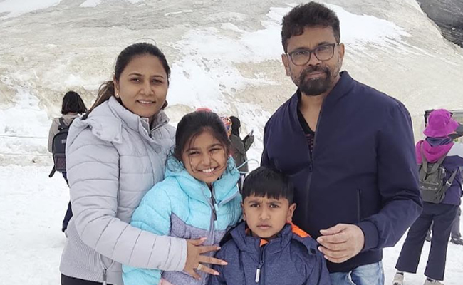 Director_20Sukumar_20And_20His_20Wife_20Thabitha_20Wedding_20Anniversary_20Special_20Photos_20_2820_29.jpg 21