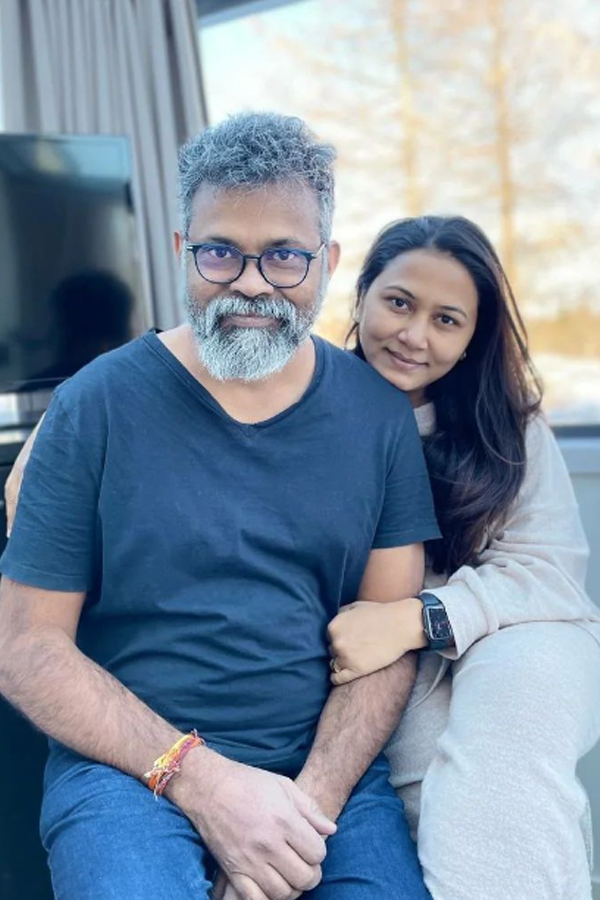 Director_20Sukumar_20And_20His_20Wife_20Thabitha_20Wedding_20Anniversary_20Special_20Photos_20_2828_29.jpg 29