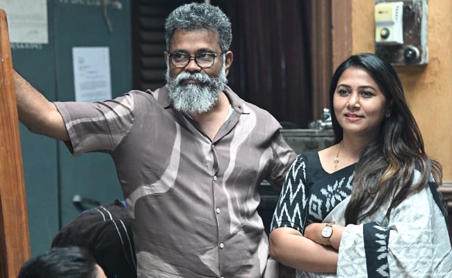 Director_20Sukumar_20And_20His_20Wife_20Thabitha_20Wedding_20Anniversary_20Special_20Photos_20_2832_29.jpg 33