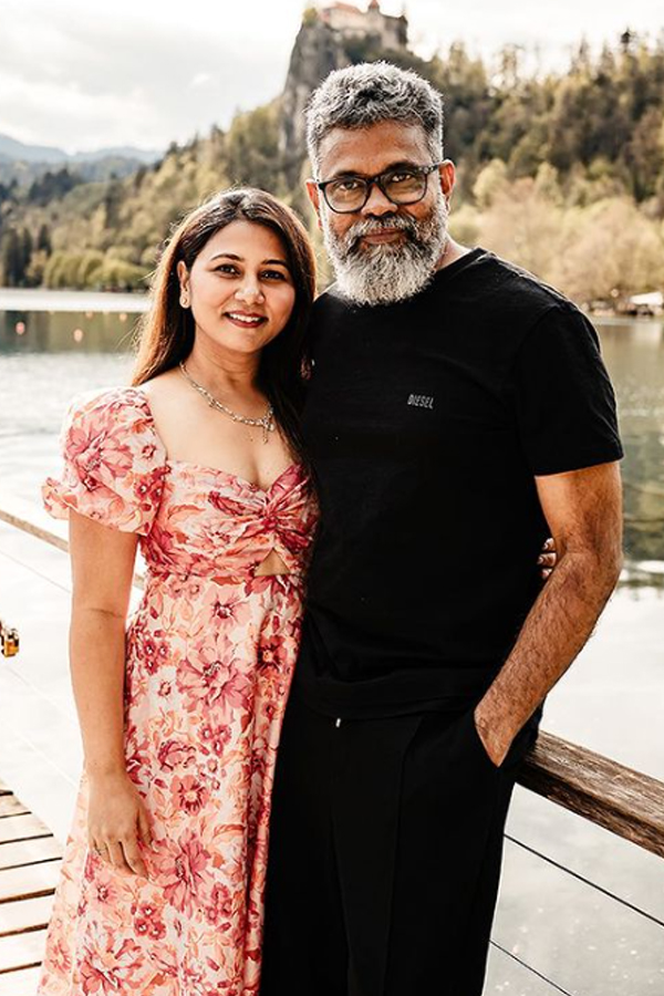 Director_20Sukumar_20And_20His_20Wife_20Thabitha_20Wedding_20Anniversary_20Special_20Photos_20_2833_29.jpg 34