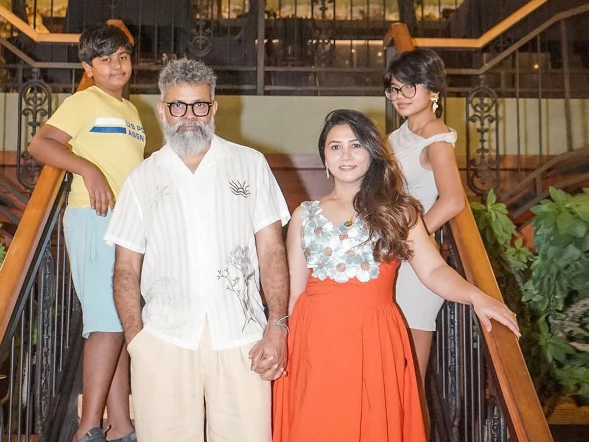 Director_20Sukumar_20And_20His_20Wife_20Thabitha_20Wedding_20Anniversary_20Special_20Photos_20_284_29.jpg 5