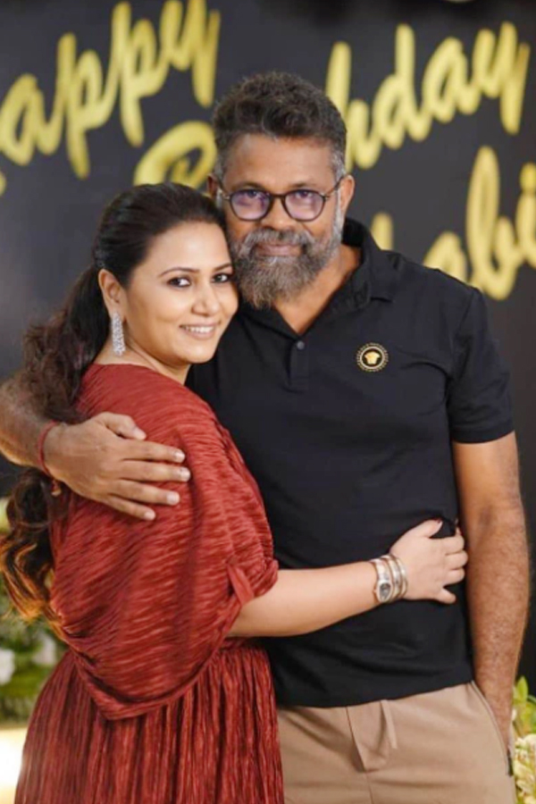 Director_20Sukumar_20And_20His_20Wife_20Thabitha_20Wedding_20Anniversary_20Special_20Photos_20_286_29.jpg 7