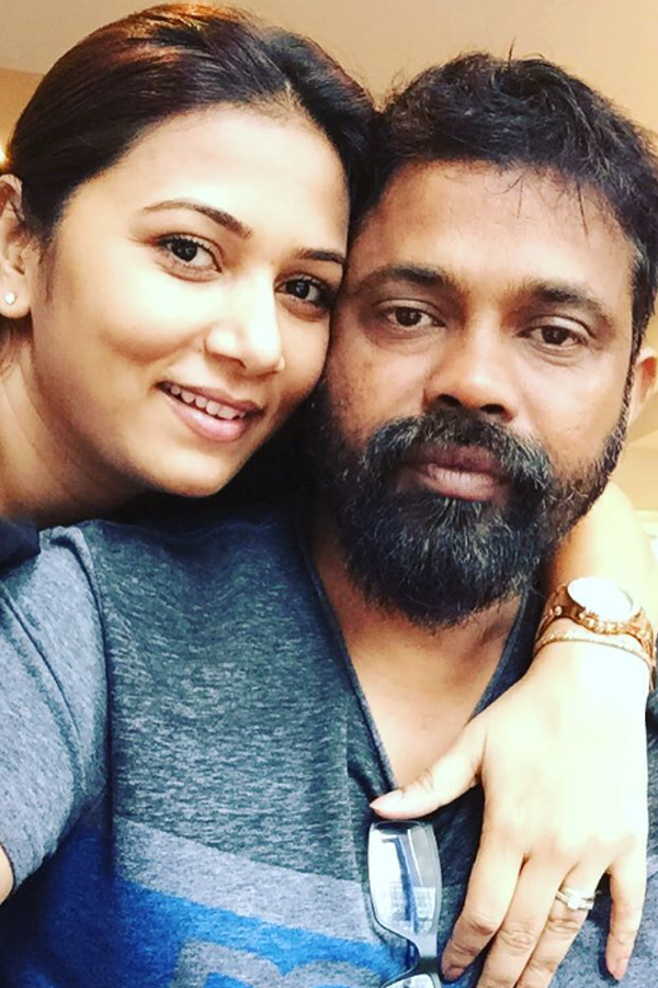 Director_20Sukumar_20And_20His_20Wife_20Thabitha_20Wedding_20Anniversary_20Special_20Photos_20_289_29.jpg 10