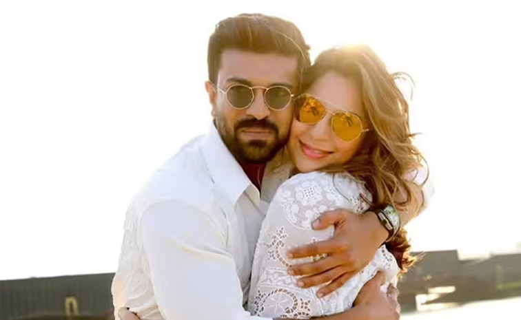Ram_20Charan_20And_20Upasana_20Konidela_2014th_20Wedding_20Anniversary_20Photos_20_2828_29.jpg 25