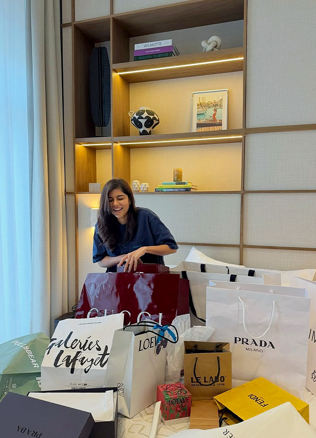 kalyanipriyadarshan_20_2813_29.jpg 13