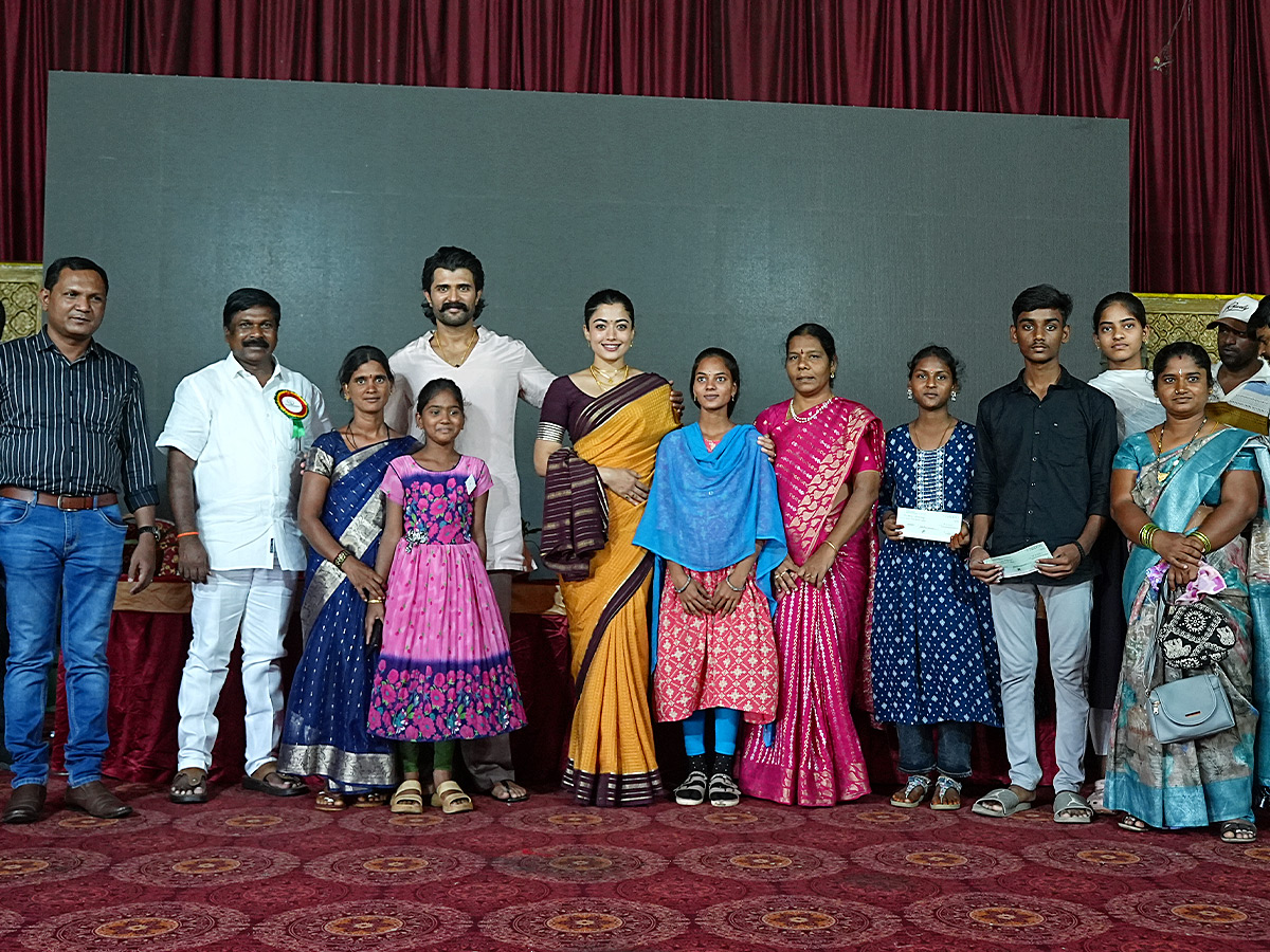 vijay_20deverakonda_20village_20_2813_29.jpg 13