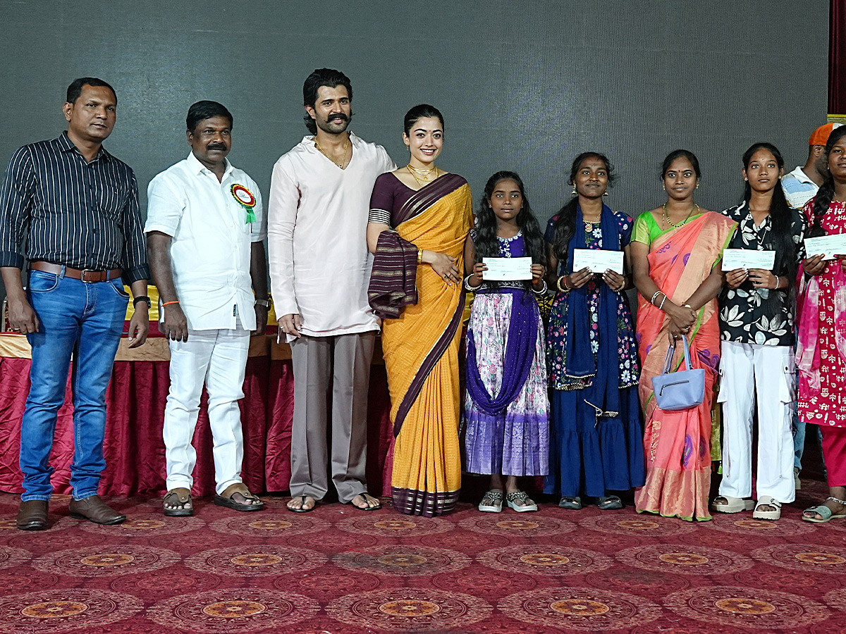 vijay_20deverakonda_20village_20_2816_29.jpg 16
