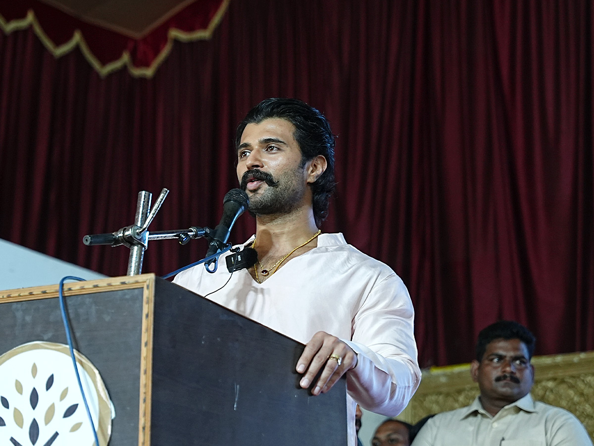 vijay_20deverakonda_20village_20_287_29.jpg 7