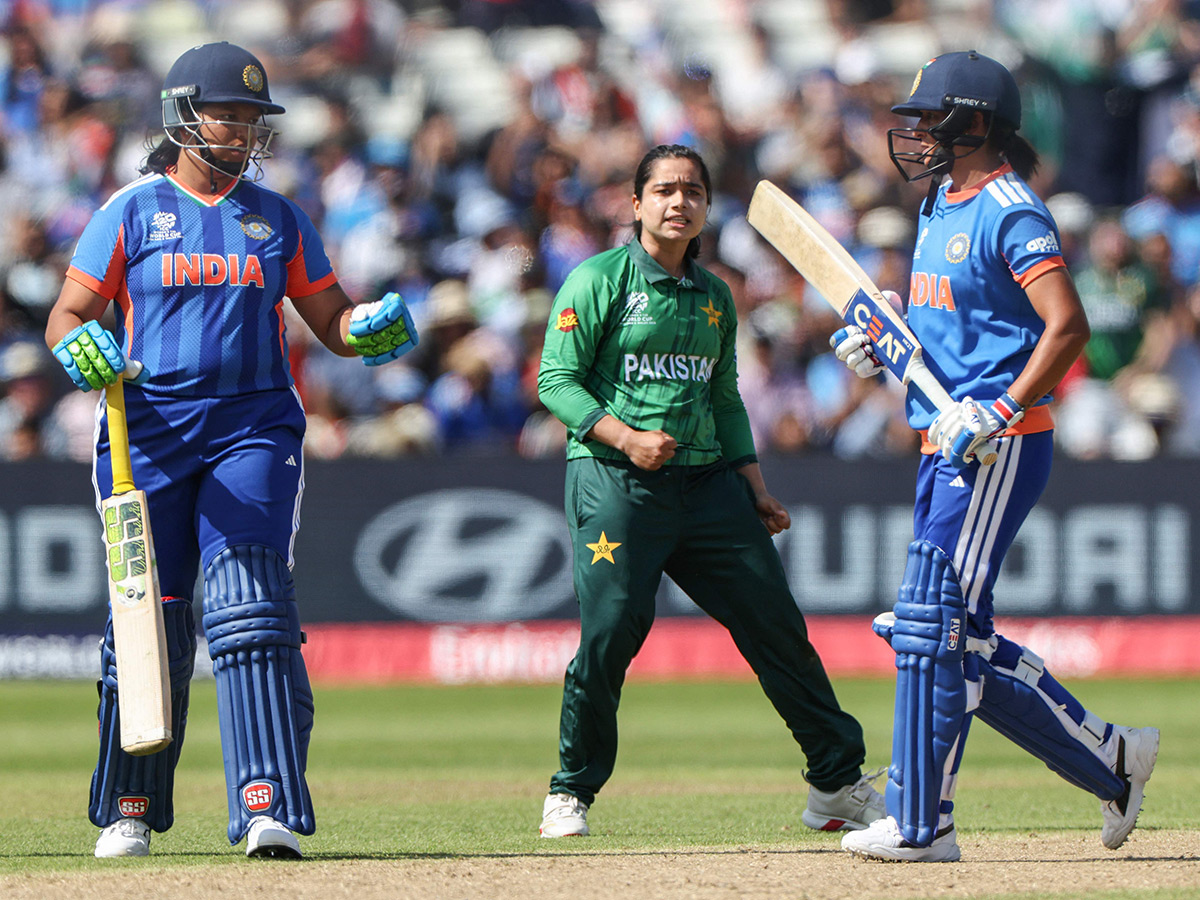 ICC_20Womens_20T20_20cricket_20World_20Cup_20Match_20India_20and_20Pakistan__20_2810_29.jpg 10