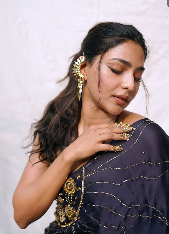 Aishwarya_20Lekshmi_20_286_29.jpg 6