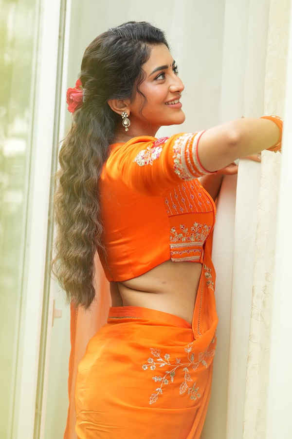 Actress_20Raashi_20Singh_20Stuns_20with_20Her_20Stylish_20Poses_20Photos_20_284_29.jpg 5