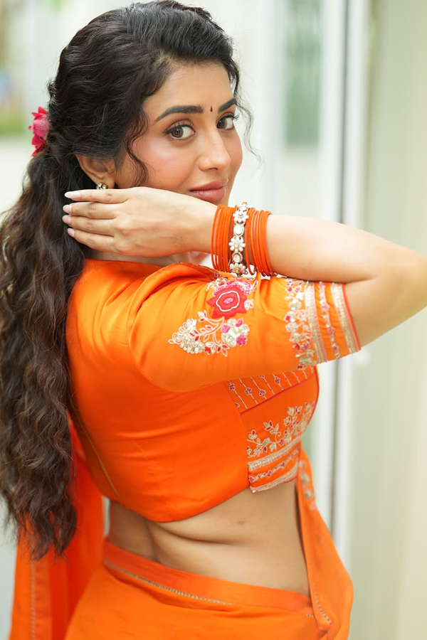 Actress_20Raashi_20Singh_20Stuns_20with_20Her_20Stylish_20Poses_20Photos_20_287_29.jpg 8