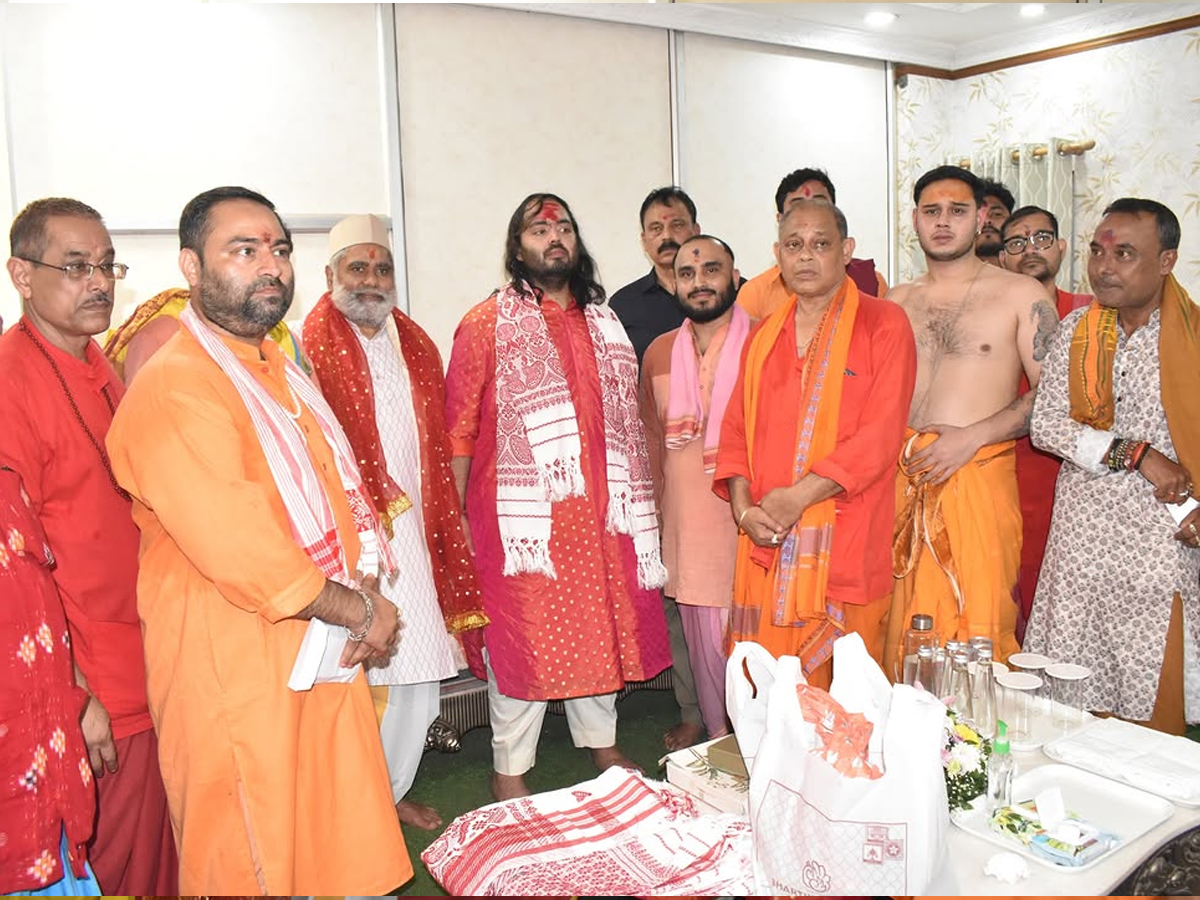 Anant_20Ambani_20visited_20Kamakhya_20Temple_20to_20offer_20His_20prayers_20Photos_20_282_29.jpg 2