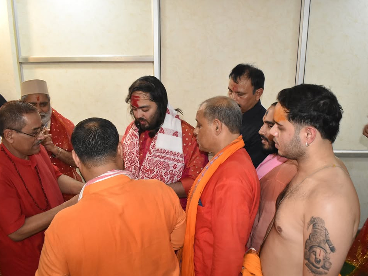 Anant_20Ambani_20visited_20Kamakhya_20Temple_20to_20offer_20His_20prayers_20Photos_20_284_29.jpg 4