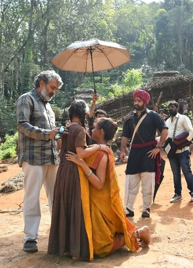 RRR_20Movie_20Child_20Artist_20Malli_20Stunning_20Transformation_20Photos_20Viral__20_2813_29.jpg 16