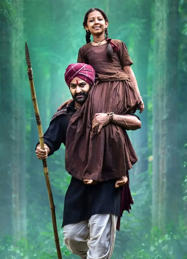 RRR_20Movie_20Child_20Artist_20Malli_20Stunning_20Transformation_20Photos_20Viral__20_2821_29.jpg 4