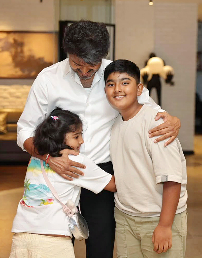 A_20Complete_20Photos_20Gallery_20Of_20Celebrities_20Who_20Met_20Vijay_20After_20He_20Became_20CM_20Of_20Tamil_20Nadu__20_2813_29.jpg 13