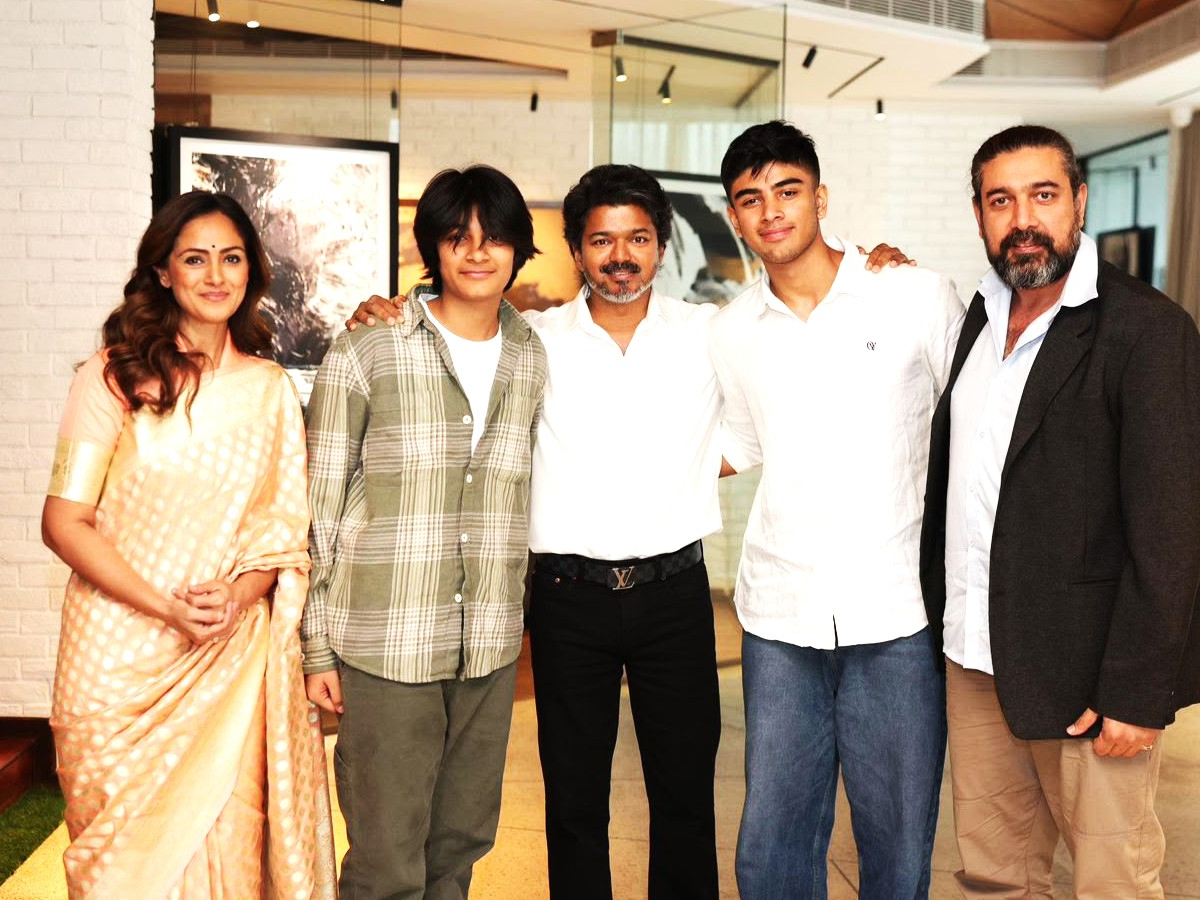 A_20Complete_20Photos_20Gallery_20Of_20Celebrities_20Who_20Met_20Vijay_20After_20He_20Became_20CM_20Of_20Tamil_20Nadu__20_289_29.jpg 9