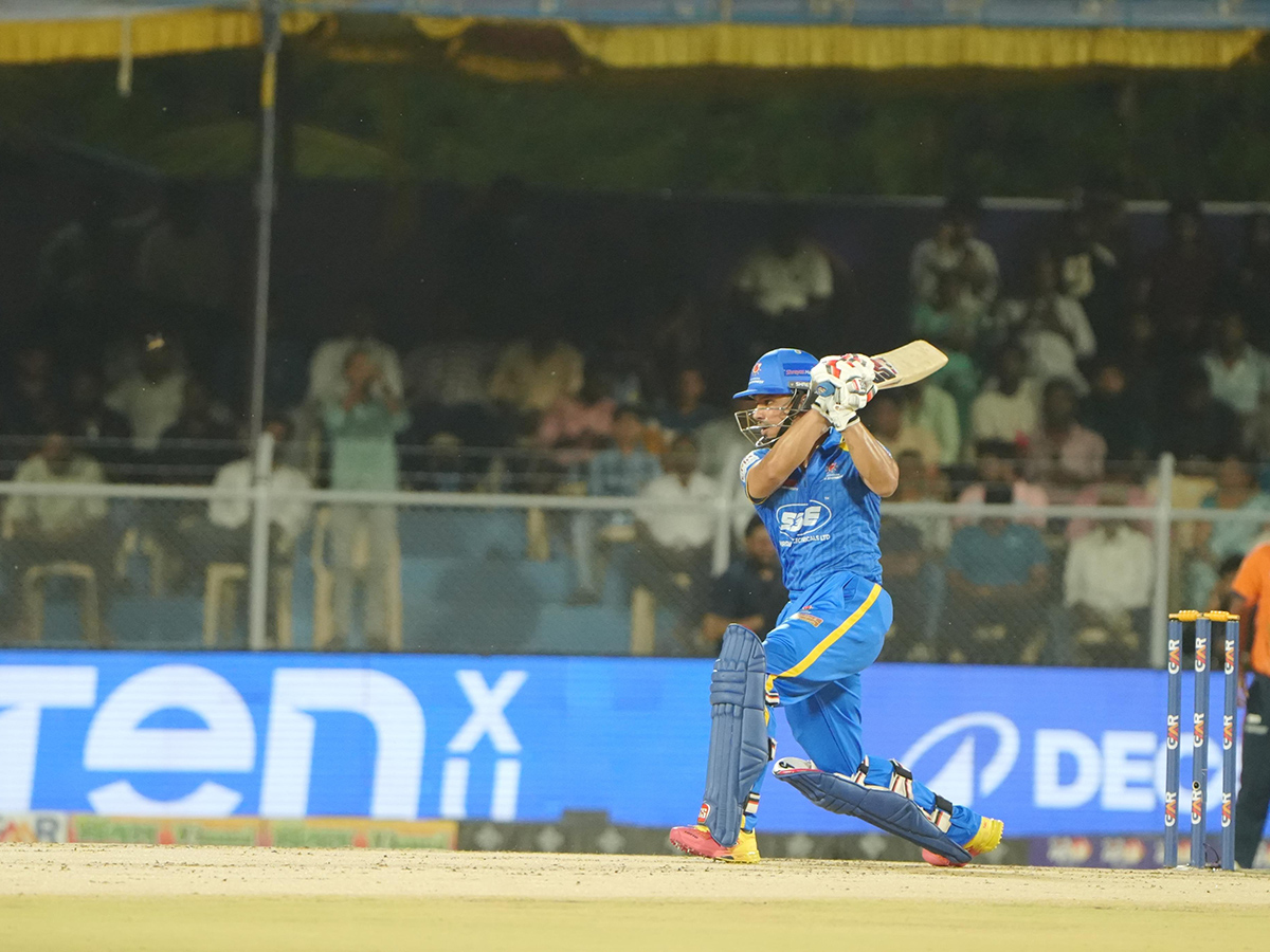 Andhra_20Premier_20League_20YSR_20ACA_20Stadium_20in_20Kadapa__20_2810_29.jpg 10