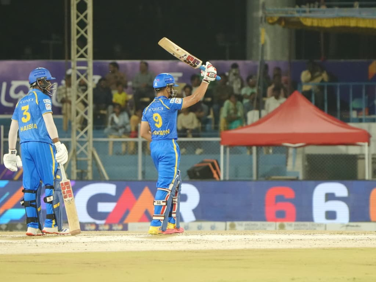 Andhra_20Premier_20League_20YSR_20ACA_20Stadium_20in_20Kadapa__20_2812_29.jpg 12