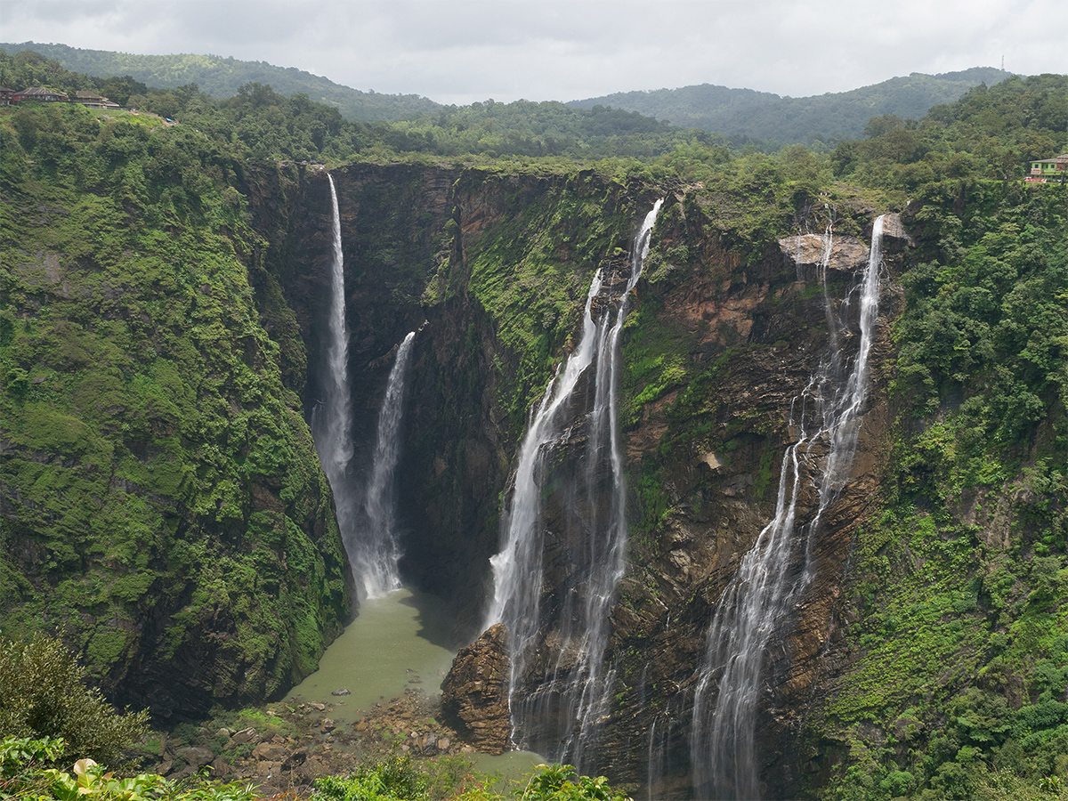 Karnataka_20Tourism_20_20Waterfall_20in_20Karnataka_20HD_20Photos__20_282_29.jpg 2